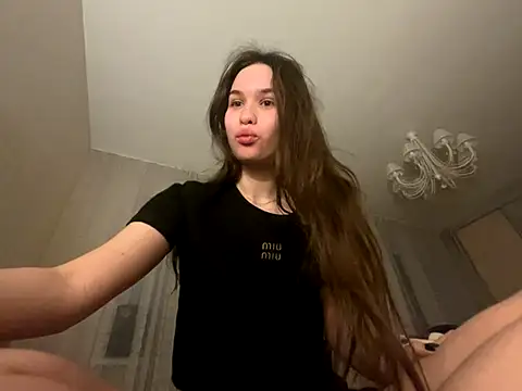 Roxie Mils online show from November 2025 08:18:01 PM