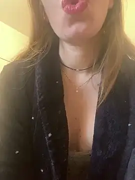 Snapshot of EvaRush chatting on February 2025 08:20:01 AM EvaRush online show from February 2025 08:20:01 AM