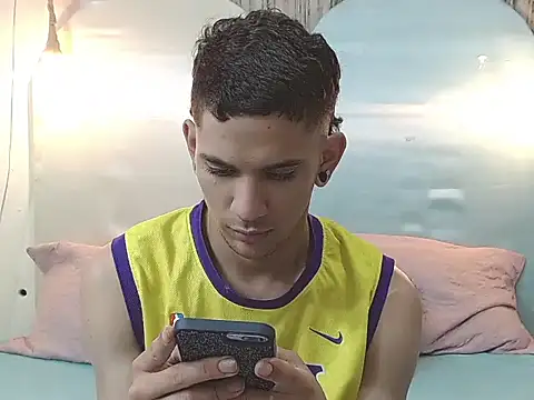 tylor boy online show from December 2025 08:49:02 PM