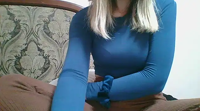 Snapshot of Emma_99 chatting on January 2025 05:51:02 PM Emma 99 online show from January 2025 05:51:02 PM