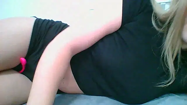 Snapshot of Emma_99 chatting on November 2025 10:19:01 AM Emma 99 online show from November 2025 10:19:01 AM