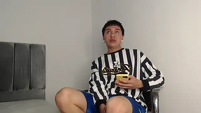 alex-lover online show from October 2025 01:40:01 AM