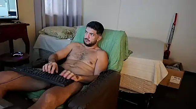 Snapshot of LUH133 chatting on December 2024 05:47:02 PM LUH133 online show from December 2024 05:47:02 PM