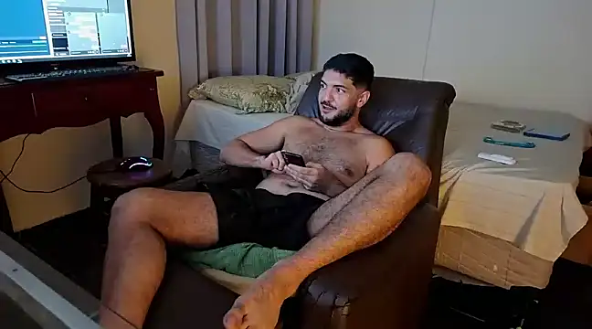 Snapshot of LUH133 chatting on December 2024 12:32:02 AM LUH133 online show from December 2024 12:32:02 AM