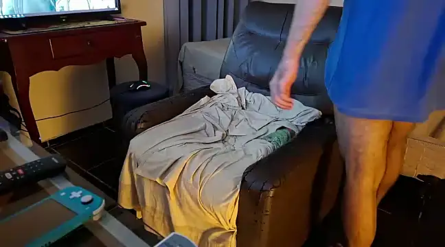 Snapshot of LUH133 chatting on January 2025 02:43:02 AM LUH133 online show from January 2025 02:43:02 AM