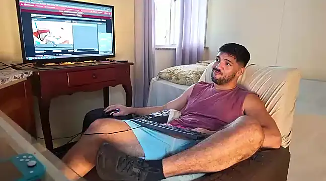 Snapshot of LUH133 chatting on March 2025 05:28:01 PM LUH133 online show from March 2025 05:28:01 PM