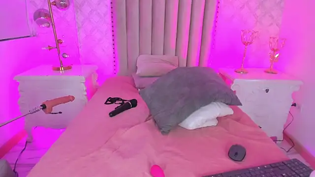 Snapshot of PollyGrey_ chatting on February 2025 12:51:02 AM PollyGrey online show from February 2025 12:51:02 AM