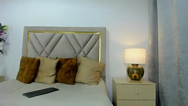 Snapshot of emily_queen2 chatting on November 2025 06:23:02 PM emily queen2 online show from November 2025 06:23:02 PM