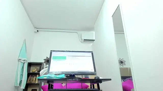 Snapshot of Dalia_20 chatting on February 2025 12:41:01 AM Dalia 20 online show from February 2025 12:41:01 AM