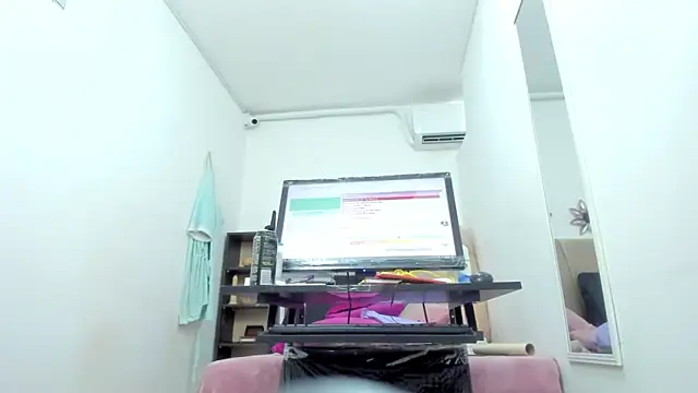 Snapshot of Dalia_20 chatting on February 2025 03:33:02 AM Dalia 20 online show from February 2025 03:33:02 AM