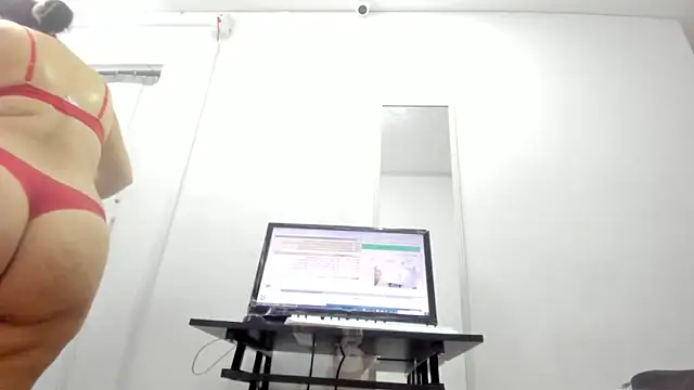 Snapshot of Dalia_20 chatting on December 2025 12:18:01 AM Dalia 20 online show from December 2025 12:18:01 AM