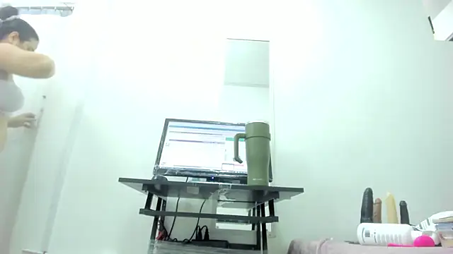 Snapshot of Dalia_20 chatting on December 2025 12:41:02 AM Dalia 20 online show from December 2025 12:41:02 AM