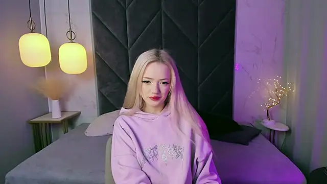 Snapshot of EmilyAir chatting on September 2025 03:39:02 PM EmilyAir online show from September 2025 03:39:02 PM