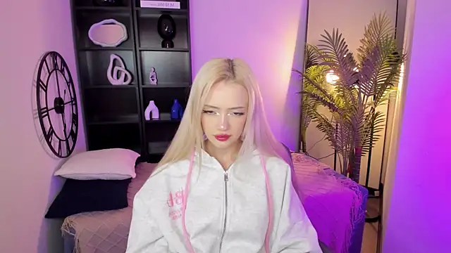 EmilyAir online show from November 2025 03:45:01 PM