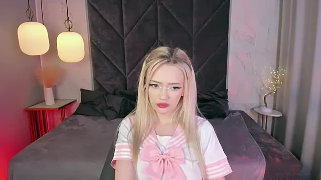 EmilyAir online show from December 2025 04:50:01 AM