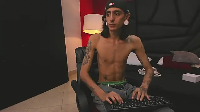 Snapshot of Matthew_Dixonn chatting on December 2024 07:56:02 AM Matthew Dixonn online show from December 2024 07:56:02 AM