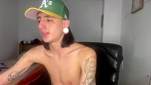 Snapshot of Matthew_Dixonn chatting on February 2025 01:55:01 AM Matthew Dixonn online show from February 2025 01:55:01 AM