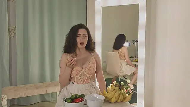 Julietta Romanis online show from July 2026 09:38:01 PM