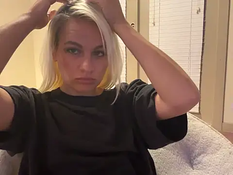 Snapshot of girlfriendmissy chatting on February 2025 02:32:02 AM girlfriendmissy online show from February 2025 02:32:02 AM
