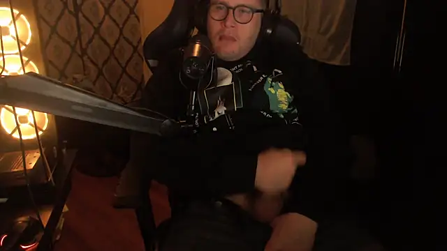 chicostick413 online show from February 2026 12:47:02 AM