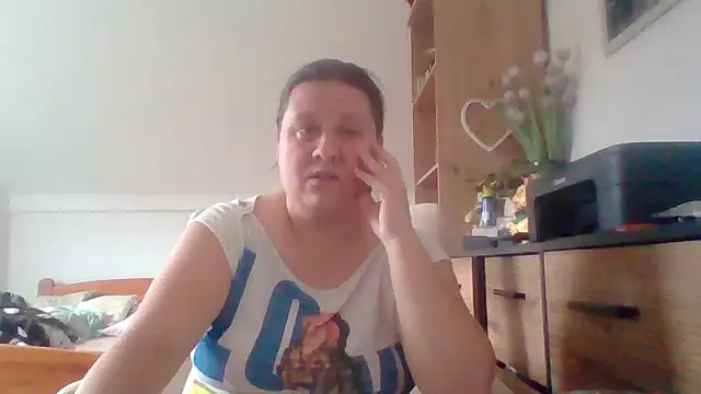 Snapshot of ReifeVenna chatting on September 2025 08:49:01 AM ReifeVenna online show from September 2025 08:49:01 AM