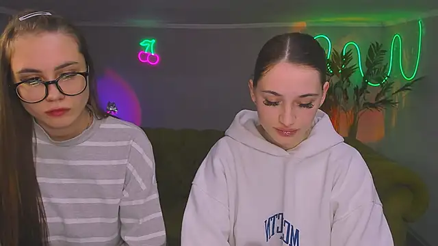 Snapshot of queenofjoyy chatting on December 2024 07:22:01 PM queenofjoyy online show from December 2024 07:22:01 PM