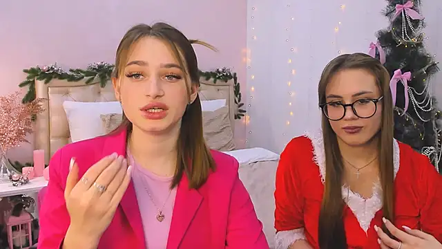 Snapshot of queenofjoyy chatting on December 2024 04:05:02 PM queenofjoyy online show from December 2024 04:05:02 PM