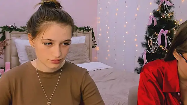 Snapshot of queenofjoyy chatting on December 2024 09:40:02 AM queenofjoyy online show from December 2024 09:40:02 AM