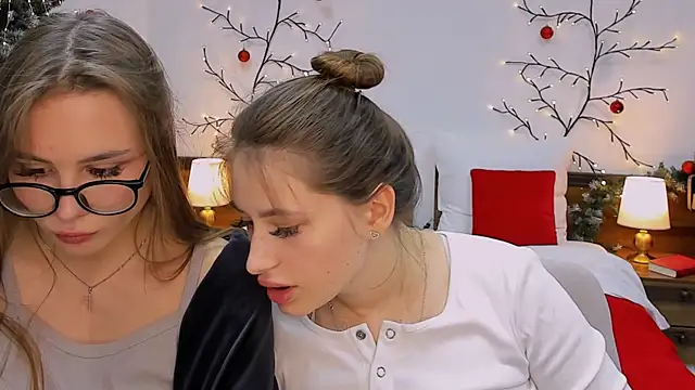 Snapshot of queenofjoyy chatting on December 2024 07:17:02 PM queenofjoyy online show from December 2024 07:17:02 PM