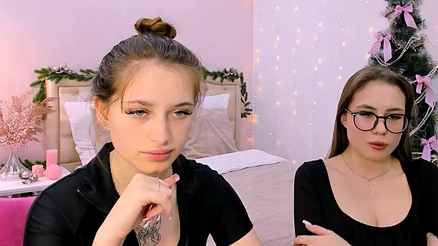 Snapshot of queenofjoyy chatting on December 2024 09:01:01 AM queenofjoyy online show from December 2024 09:01:01 AM