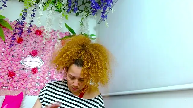 BLONDE SEXYHOT online show from October 2025 10:52:02 PM