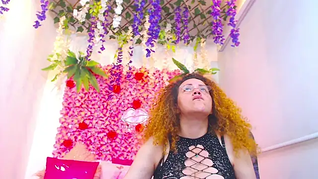 BLONDE SEXYHOT online show from December 2025 07:00:01 PM