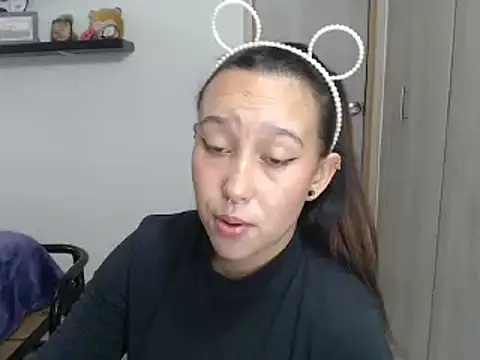 Skarlet Adams28 online show from December 2024 10:34:01 PM