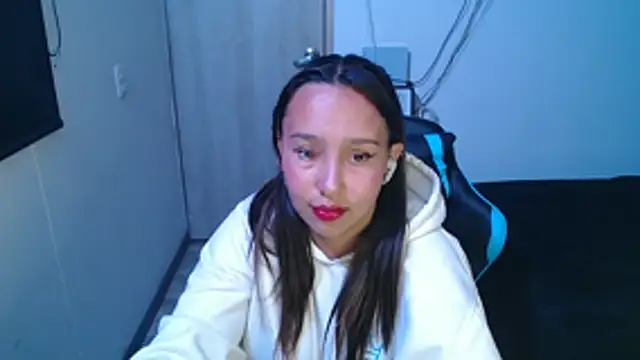 Skarlet Adams28 online show from December 2025 09:54:02 PM