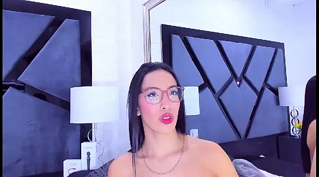 Snapshot of KylieWhite chatting on January 2025 05:03:01 AM KylieWhite online show from January 2025 05:03:01 AM