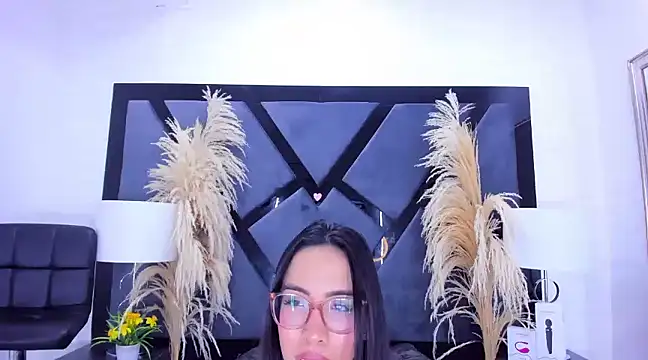 Snapshot of KylieWhite chatting on January 2025 10:06:02 AM KylieWhite online show from January 2025 10:06:02 AM