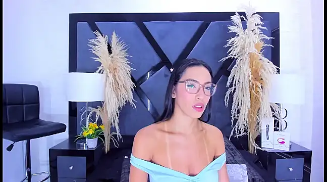 Snapshot of KylieWhite chatting on January 2025 05:08:01 AM KylieWhite online show from January 2025 05:08:01 AM