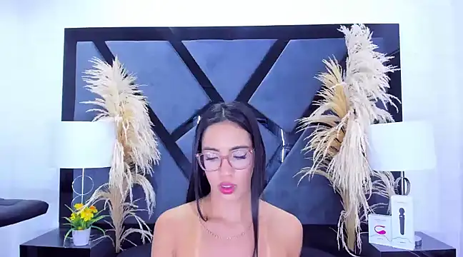 Snapshot of KylieWhite chatting on January 2025 09:08:01 PM KylieWhite online show from January 2025 09:08:01 PM