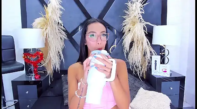 Snapshot of KylieWhite chatting on February 2025 04:18:02 PM KylieWhite online show from February 2025 04:18:02 PM