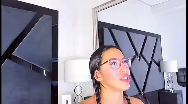 Snapshot of KylieWhite chatting on February 2025 02:15:02 PM KylieWhite online show from February 2025 02:15:02 PM