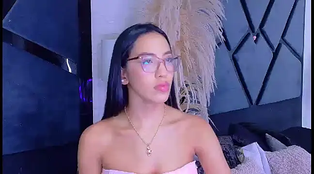 Snapshot of KylieWhite chatting on March 2025 12:24:01 PM KylieWhite online show from March 2025 12:24:01 PM