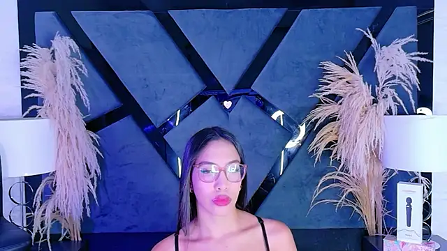 Snapshot of KylieWhite chatting on October 2025 01:40:02 PM KylieWhite online show from October 2025 01:40:02 PM