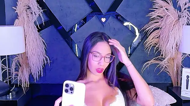 Snapshot of KylieWhite chatting on November 2025 01:12:02 PM KylieWhite online show from November 2025 01:12:02 PM