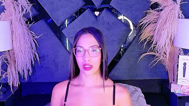 Snapshot of KylieWhite chatting on November 2025 05:39:01 AM KylieWhite online show from November 2025 05:39:01 AM