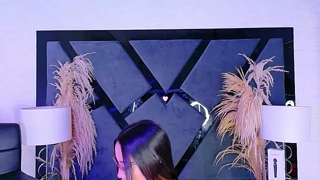 Snapshot of KylieWhite chatting on November 2025 10:48:02 AM KylieWhite online show from November 2025 10:48:02 AM