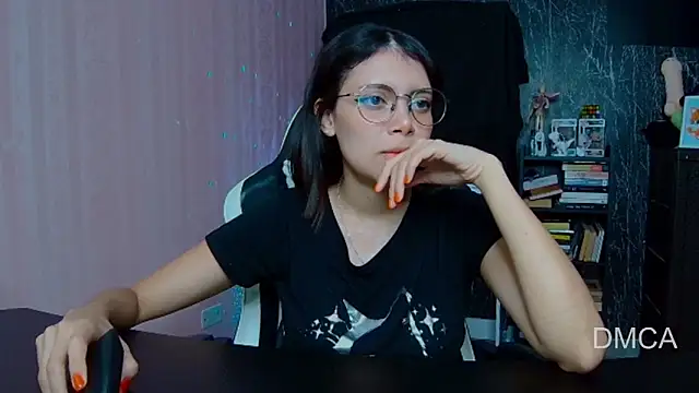 Snapshot of Drea_Foox chatting on November 2025 02:43:01 AM Drea Foox online show from November 2025 02:43:01 AM