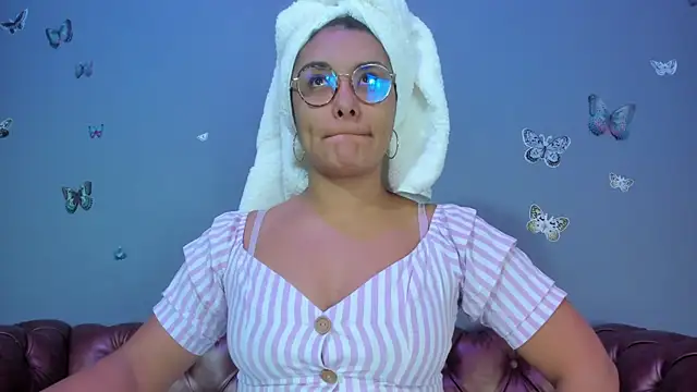 Kaira mosse online show from July 2026 12:00:02 PM