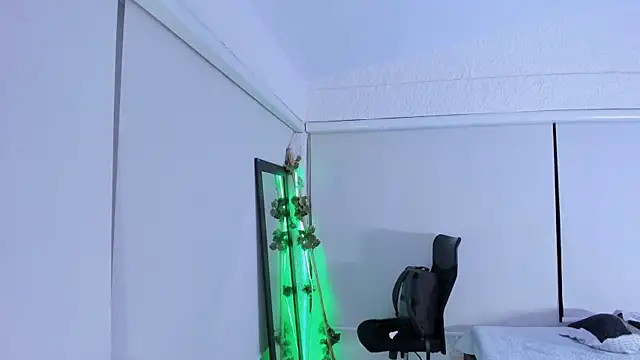 alexandersawyer online show from November 2025 04:44:02 AM