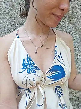 HelenHoltz online show from November 2025 03:46:01 PM