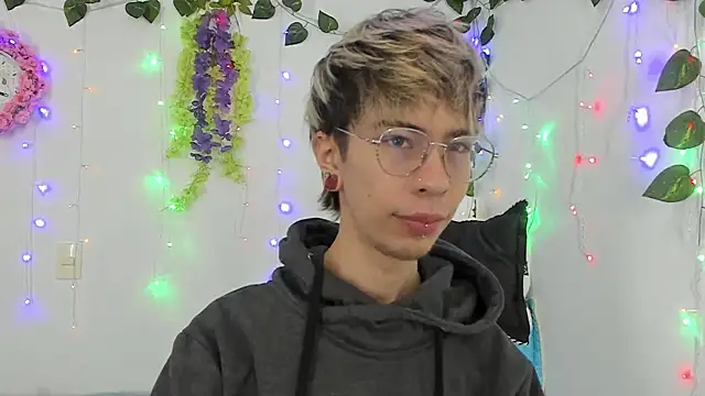  Jakke online show from February 2025 08:28:01 PM